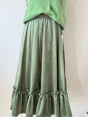 NWT Soft Ruffle-Hem Midi Skirt in Light Green